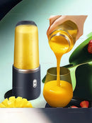 Liquidificador portátil de 6 lâminas, 2 copos para viagem, espremedor elétrico portátil, carga usb, suco de frutas frescas, liquidificador pessoal, smoothie